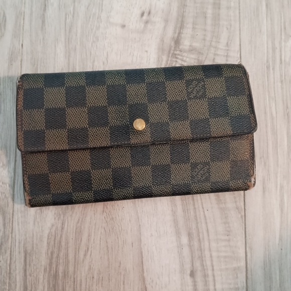 Louis Vuitton Damier Ebene Sarah Wallet - Picture 1 of 15
